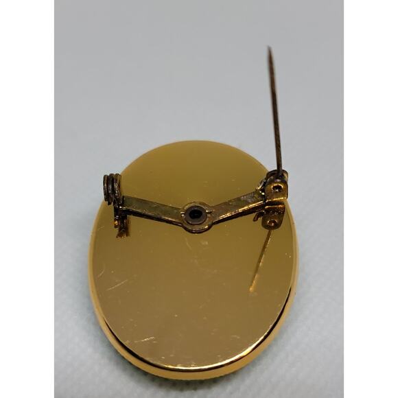 Vintage Acrylic Cameo Brooch Pin Ivory Floral Boquet On Green In Gold Frame Rare - Picture 5 of 6